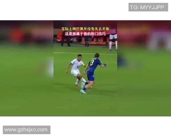 足球巨星挑战极限射门 技艺与力量的完美碰撞